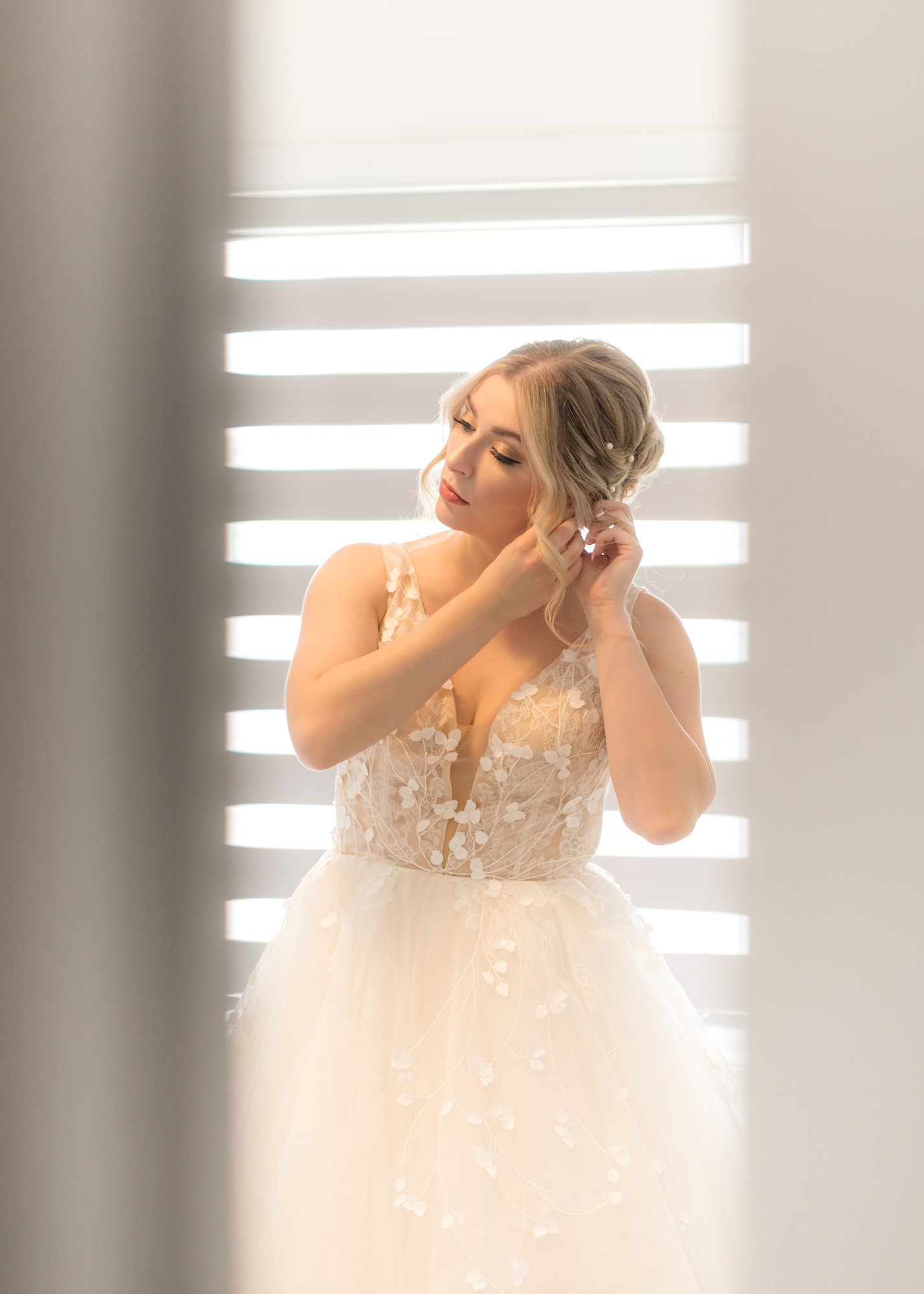 Getting Ready — wedding photography in Hamilton, Ontario by NN Popa Photography